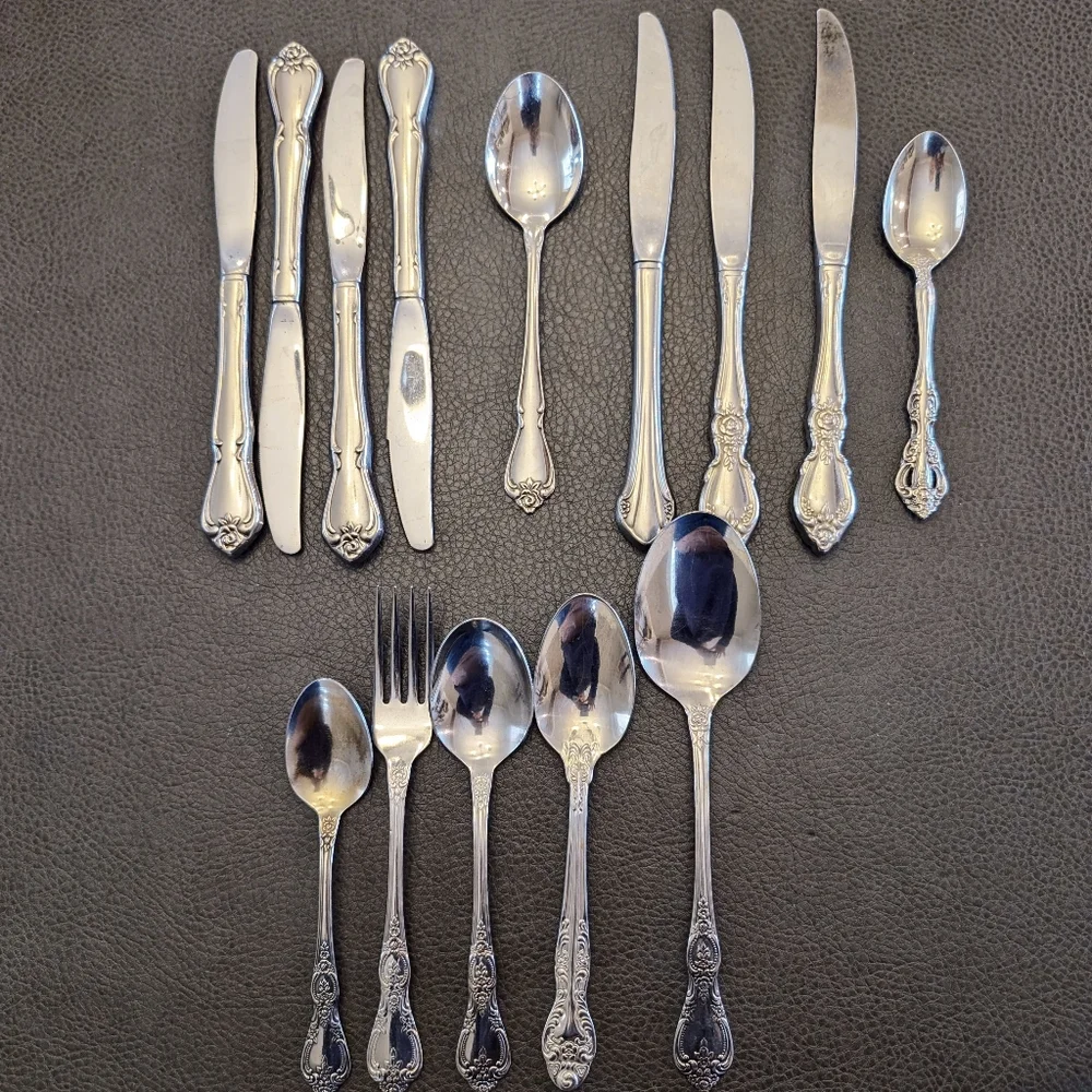 Oneida Stainless Set Of 14 Flatware Miscellaneous Cutlery